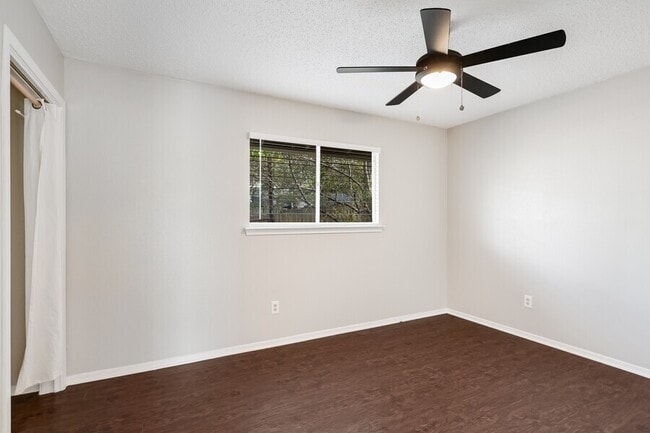 Building Photo - 3404 Plantation Rd