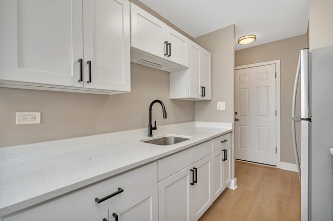Building Photo - 24 N Parkside Ave