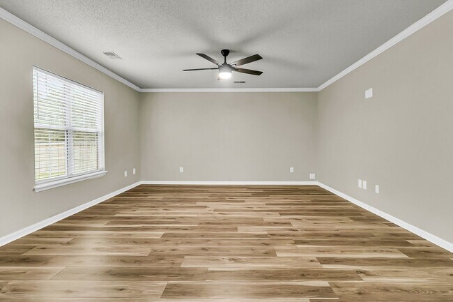 Building Photo - *MOVE- IN SPECIAL* 4 Bedroom, 2.5 Bathroom in Tall Pines of Ladson