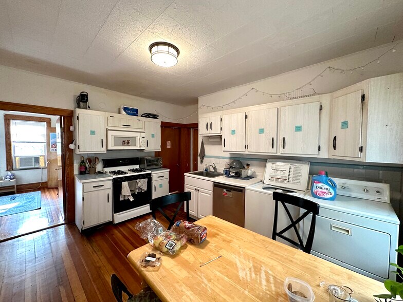 Building Photo - 30 Adams St