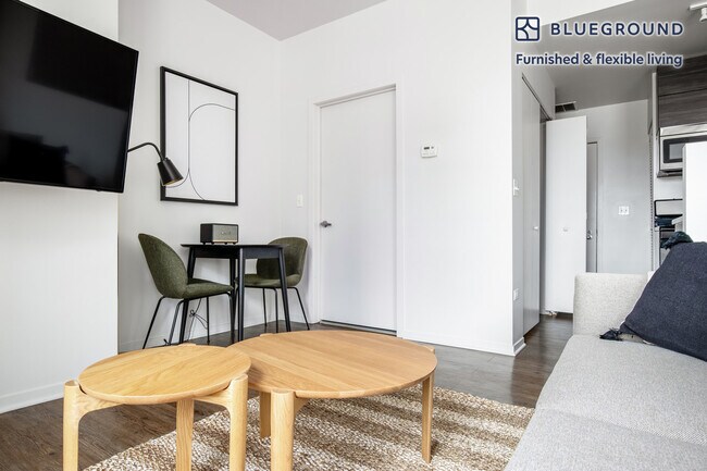 Building Photo - 30 E Roosevelt Rd