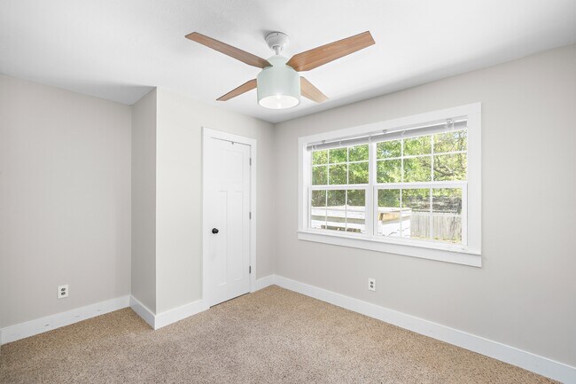 Building Photo - 419 Morningbird Ct