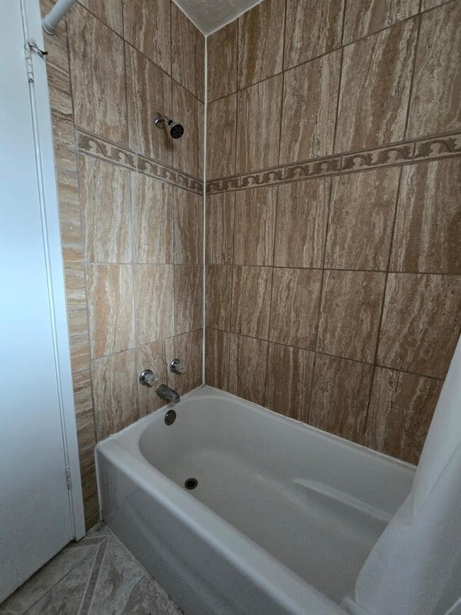 Building Photo - 822 Ivy Hollow St