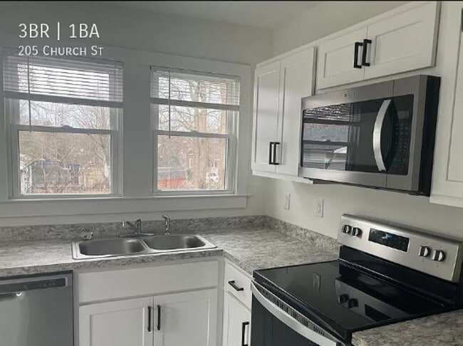 Building Photo - 205 Church St