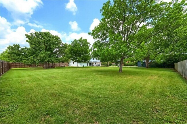 Building Photo - 1524 Sheridan Trail