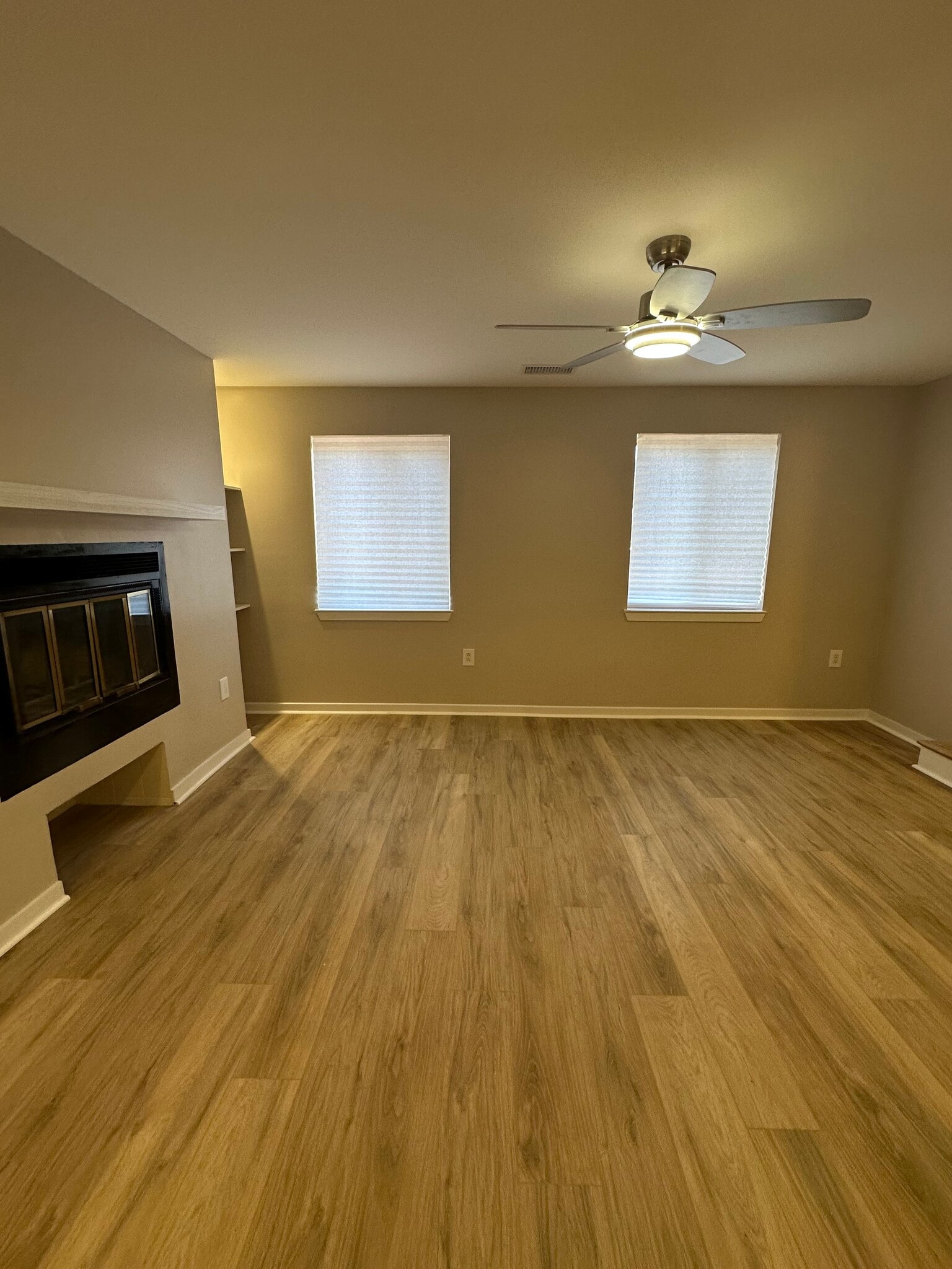 Living room - 423 S Sharp St