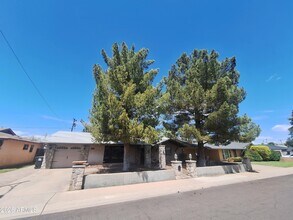 Building Photo - 7508 E Cambridge Ave