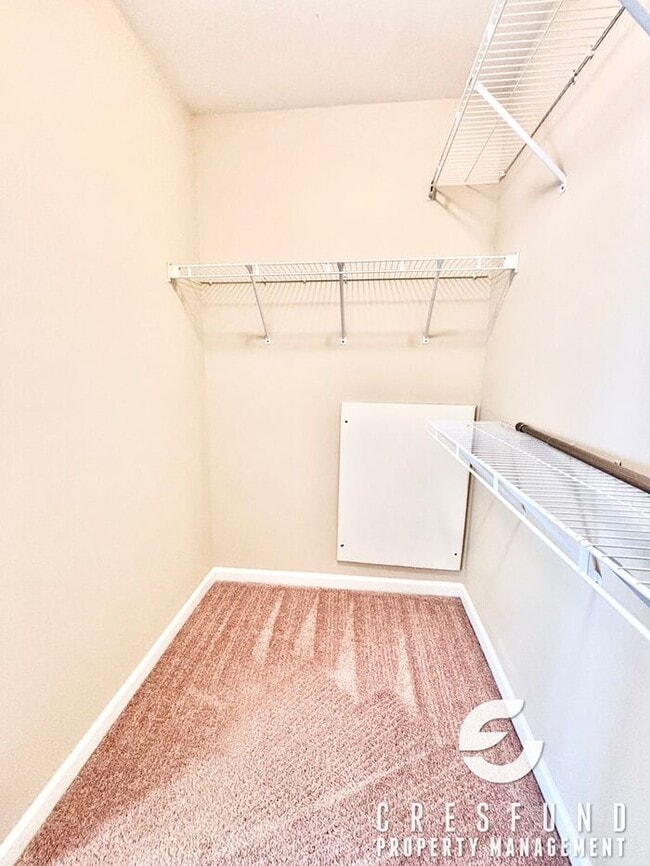 Building Photo - NEW PAINT AND LVP FLOORING! BEAUTIFUL 3 BE...