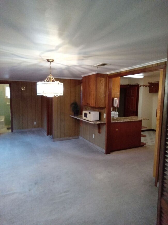 Building Photo - Old Greenacres!!