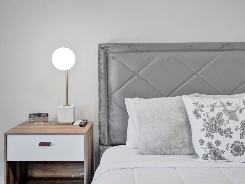 Building Photo - 3204 NE 9th St