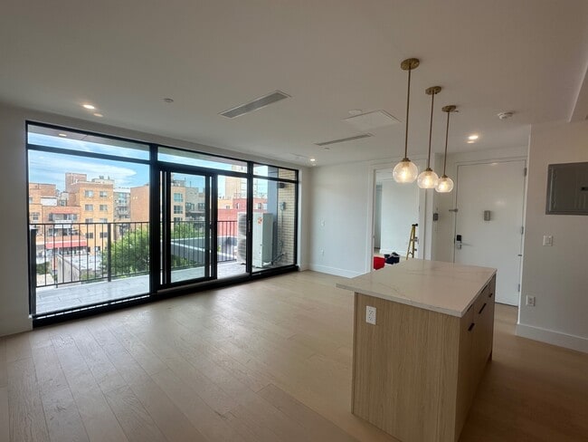 Building Photo - 916 58th St