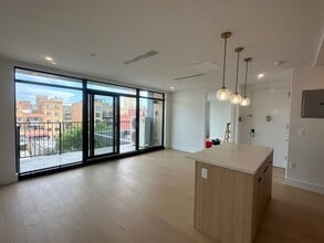 Building Photo - 916 58th St