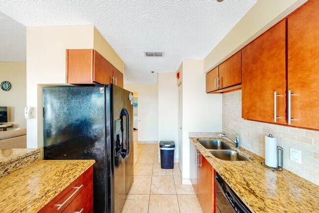 Building Photo - 3601 E Bay Dr