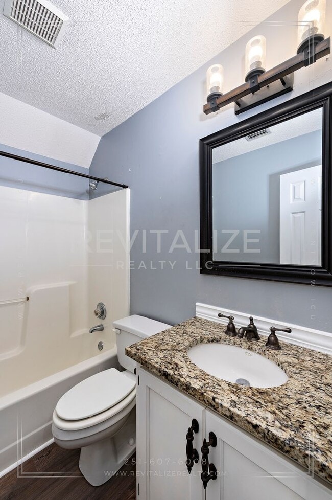 Building Photo - Creole Style 3 Bed 2.5 Bath Home on Oversized Lot