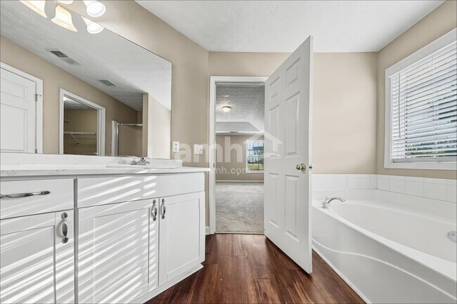 Building Photo - 282 Rockingham Dr