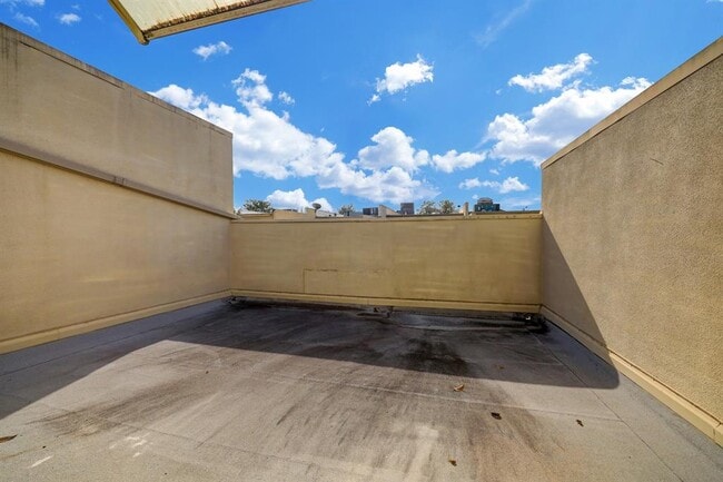 Building Photo - 3158 W Holcombe Blvd