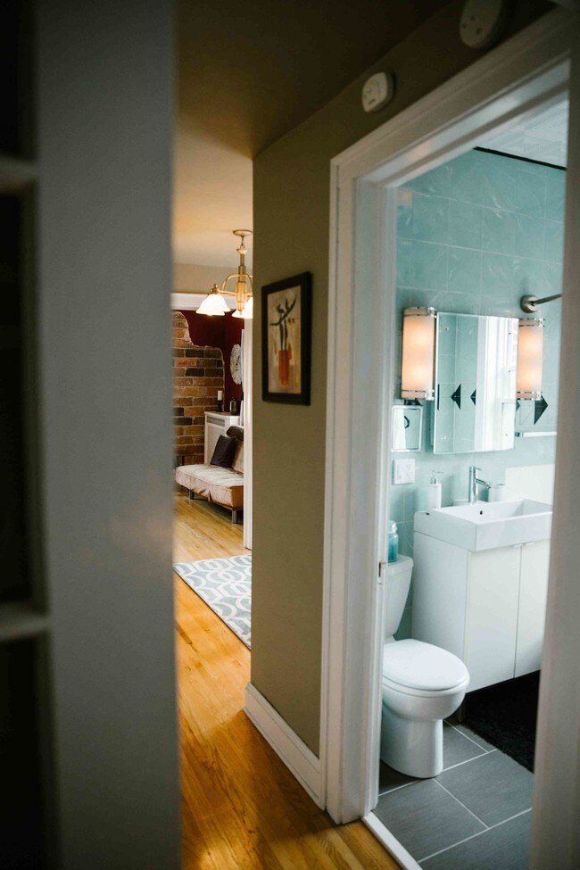 Building Photo - 2733 Girard Ave S