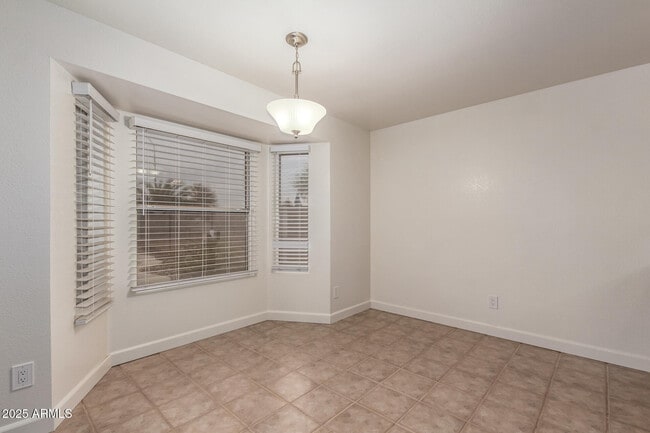 Building Photo - 2901 E Woodland Dr