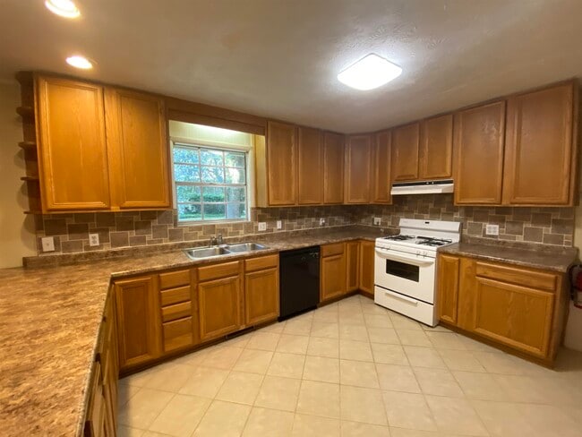 Building Photo - 2507 Waldemar Ln