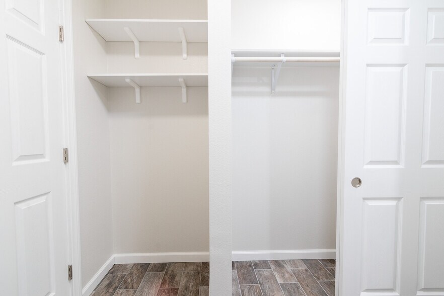 Building Photo - 582 Douglas St