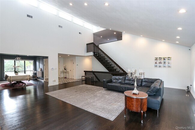 Building Photo - 35 Old Pond Rd