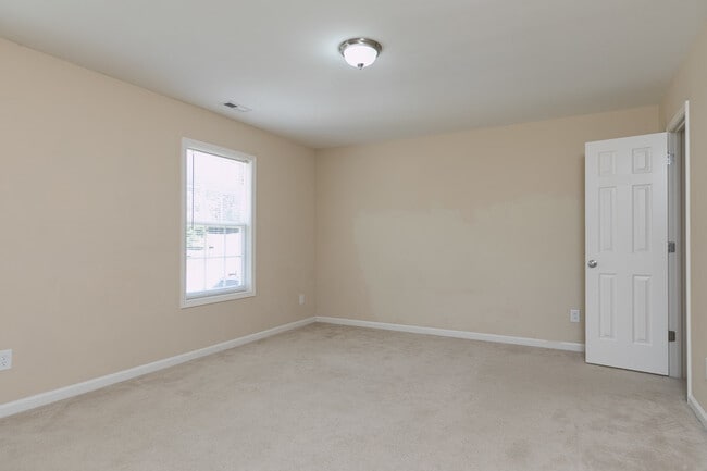 Building Photo - Spacious 6-Bedroom Home in Desirable Latta...