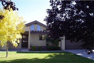 Building Photo - 8512 Liberty Dr NE