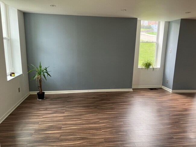 Building Photo - Spacious home 4 bedroom 2 1/2 bath Pittsburgh PA 15201