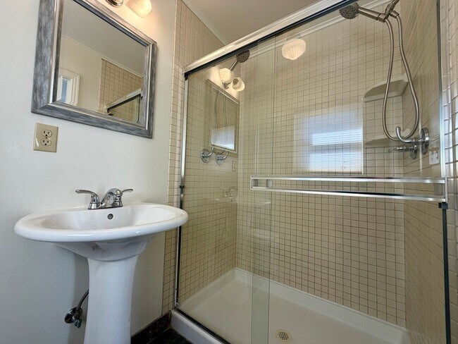 Building Photo - 3030 Park St