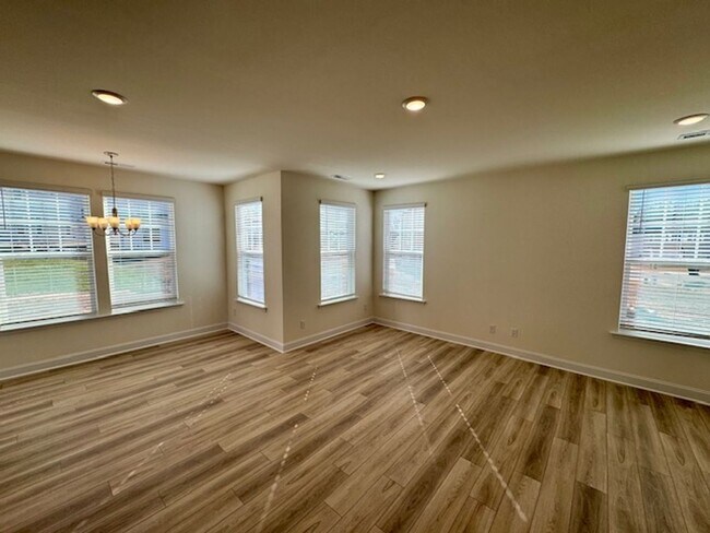 Building Photo - The Grove at Neill's Pointe