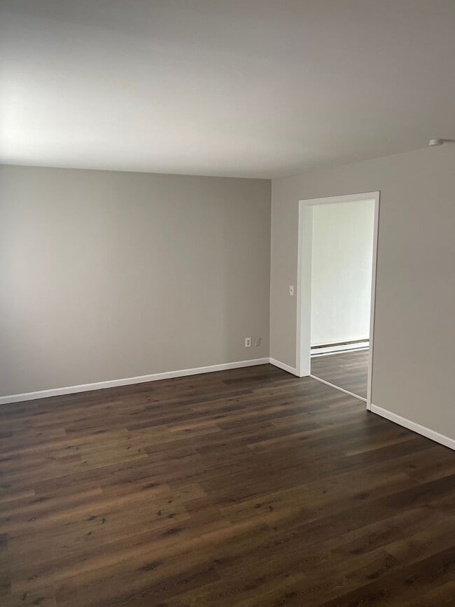 Building Photo - Welcome to this beautifully renovated 2-bedroom, 1.5-bathroom home in Columbus, OH!