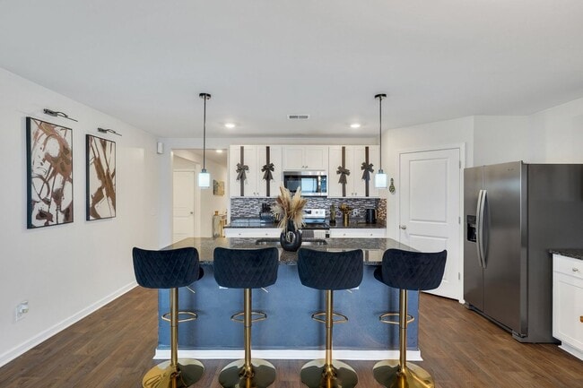 Building Photo - 4 Bed, 2 Bath Gem in Park West!