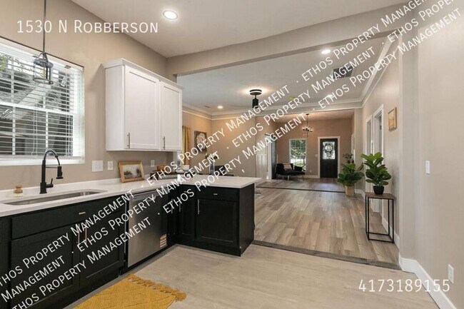 Building Photo - 1530 N Robberson-