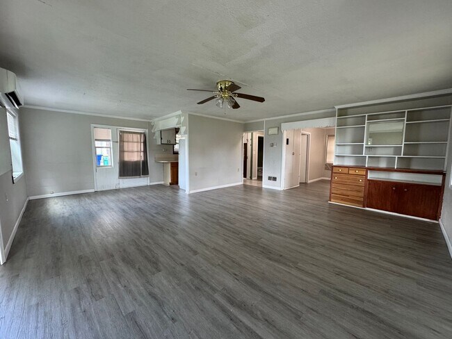 Building Photo - 304 N Rockingham Ave