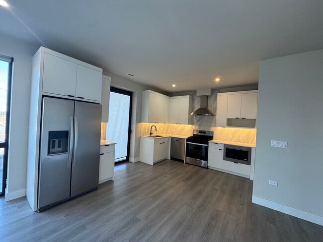 Building Photo - 451 E Pershing Rd