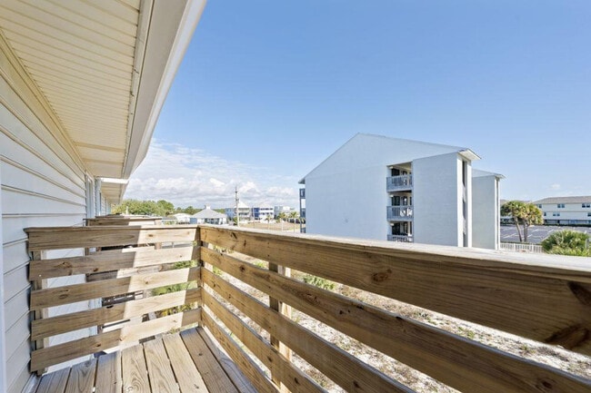 Building Photo - 344 E Beach Blvd