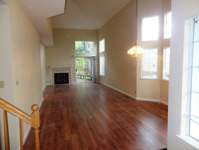 Building Photo - 161 Lynx Ct
