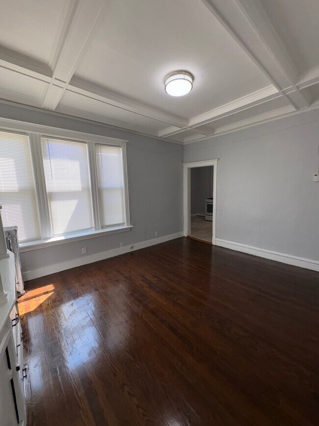 Building Photo - 6239 S Eberhart Ave