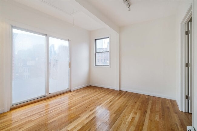 Building Photo - 195 Endicott St