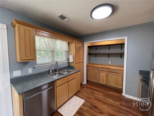 Building Photo - 119 Mustang Dr