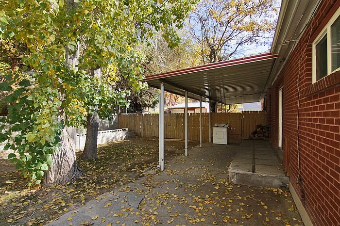 Building Photo - 955 Hillview Dr