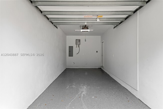 Building Photo - 809 SW 10th St