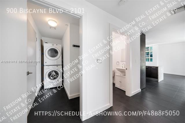 Building Photo - 900 Biscayne Blvd