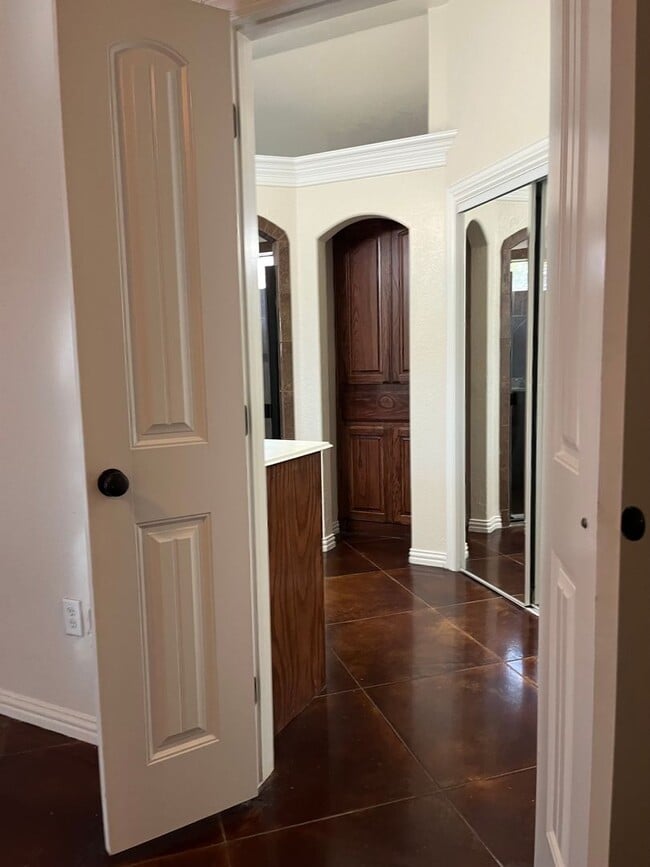 Building Photo - Four bedroom home located in prime neighbo...