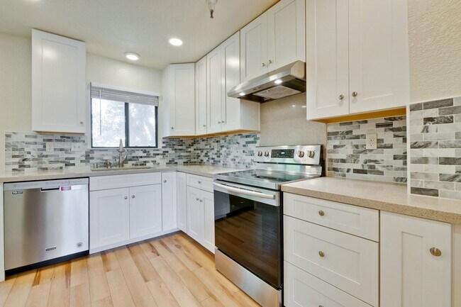 Building Photo - Condo Near Cupertino High | Updated Kitche...