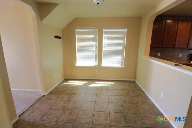 Building Photo - 304 W Gemini Ln