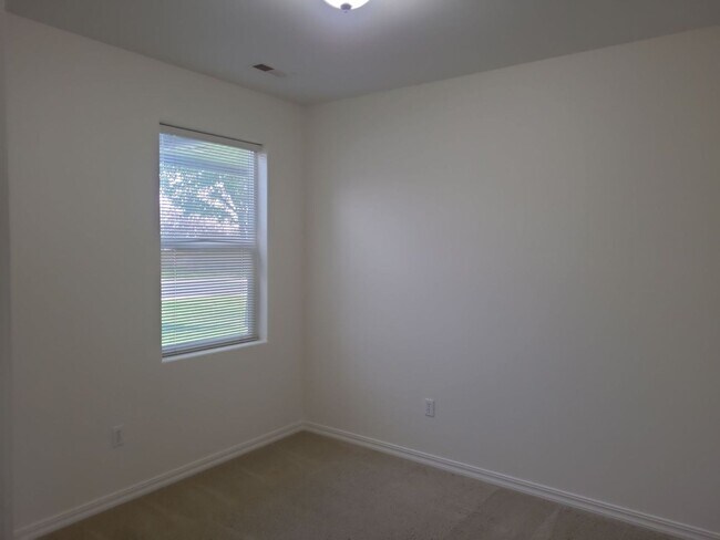 Building Photo - House with Garage & All Appliances