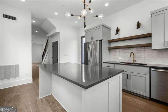 Building Photo - 255 High St