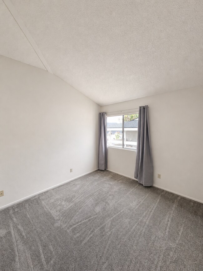 Building Photo - 3727 Mesa Oak Ln