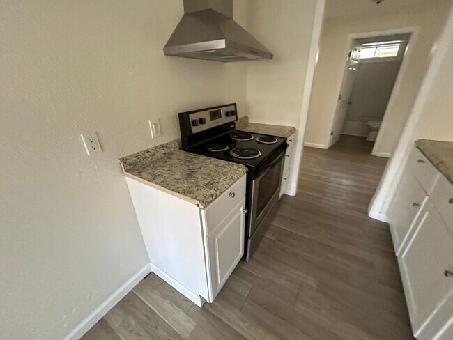 Building Photo - 683 - 695 Vermont Avenue, Turlock CA 95380